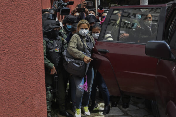 Régimen Penitenciario dice que la expresidenta Áñez fue estabilizada y permanecerá en la cárcel de Obrajes