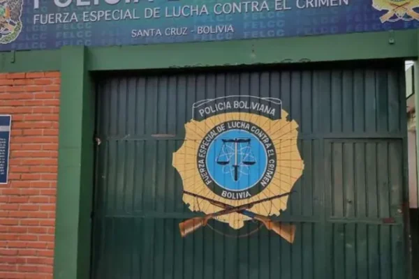 Tiktoker continúa detenido en Santa Cruz y será investigado por video sobre el dólar, según su abogado