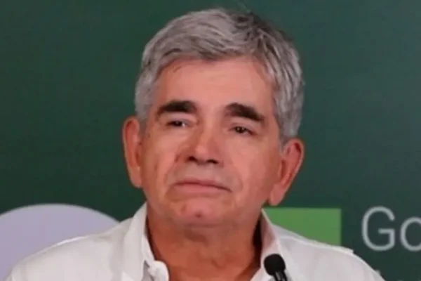 Renuncia clave en la Gobernación cruceña en vísperas del retorno de Camacho