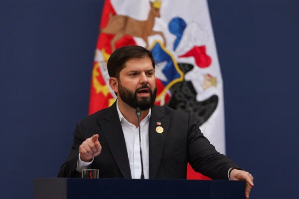 Violencia en Independiente-U de Chile: Boric confirma imputaciones por intento de homicidio