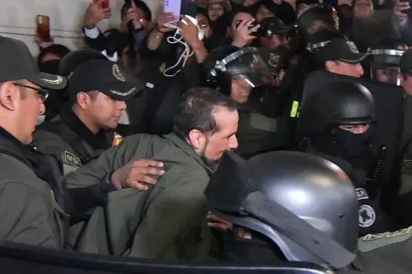 Camacho podría volver a Santa Cruz: su hijo dice que esperan su llegada este viernes