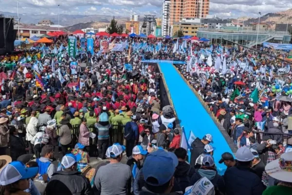 Candidatos aceleran campañas para conquistar voto joven e indeciso antes del 17 de agosto