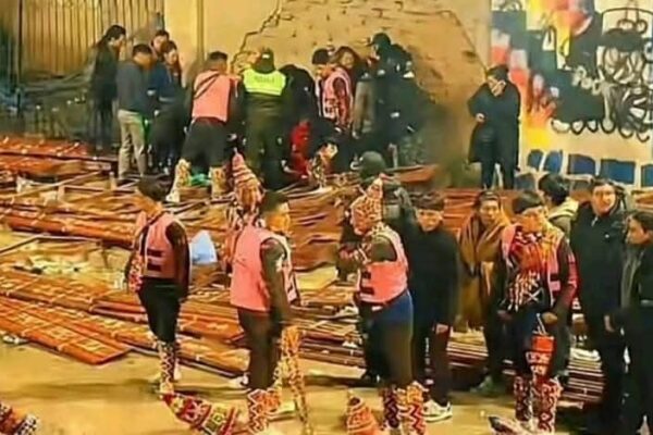 Colapso en Ch’utillos: 15 heridos y polémica por graderías mal armadas
