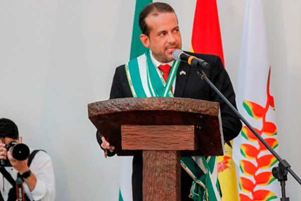 Camacho relanza la Gobernación con nuevo gabinete y plan de tres frentes