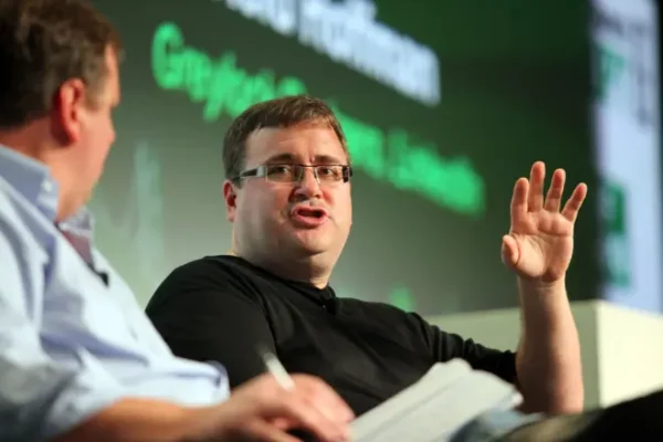 Reid Hoffman advierte: “El trabajo de 9 a 17 desaparecerá en pocos años”