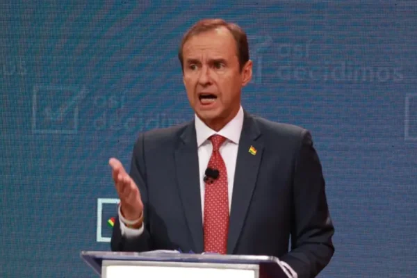 Tuto Quiroga plantea reforma constitucional para marzo si llega al Gobierno