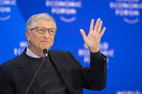 Bill Gates Anuncia una Revolución: Así Transformará la IA la Educación y Salud en 10 Años