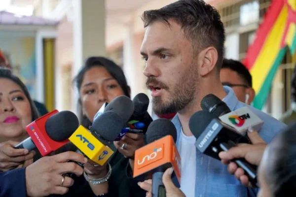 Del Castillo Advierte «Años Difíciles y Oscuros» y Acusa a Candidatos de «Consignas Vacías»