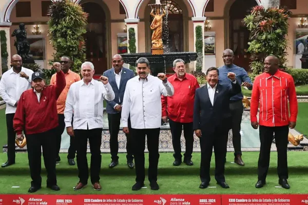 ALBA suspende a Bolivia y políticos locales lo celebran como una «medalla de honor»