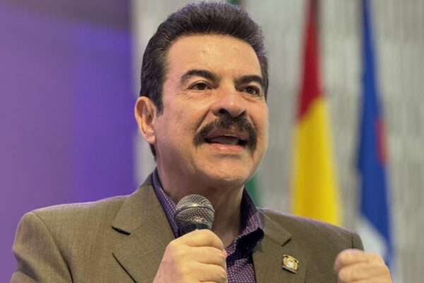 Manfred Reyes Villa anuncia apoyo de su bancada al gobierno de Rodrigo Paz