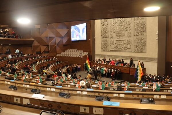 Diputados aprueban ley de protección a huérfanos de feminicidio