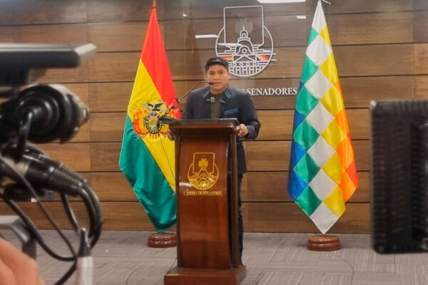 Senador Loza advierte: “Sospecho que Paz podría entregar Bolivia a EEUU”
