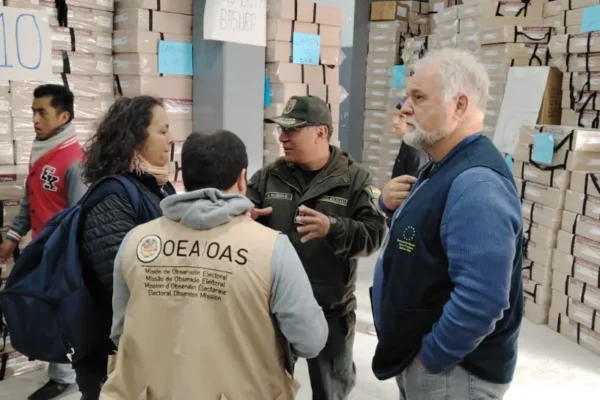 Material electoral se distribuye en ciudades intermedias y se afinan sistemas para la segunda vuelta